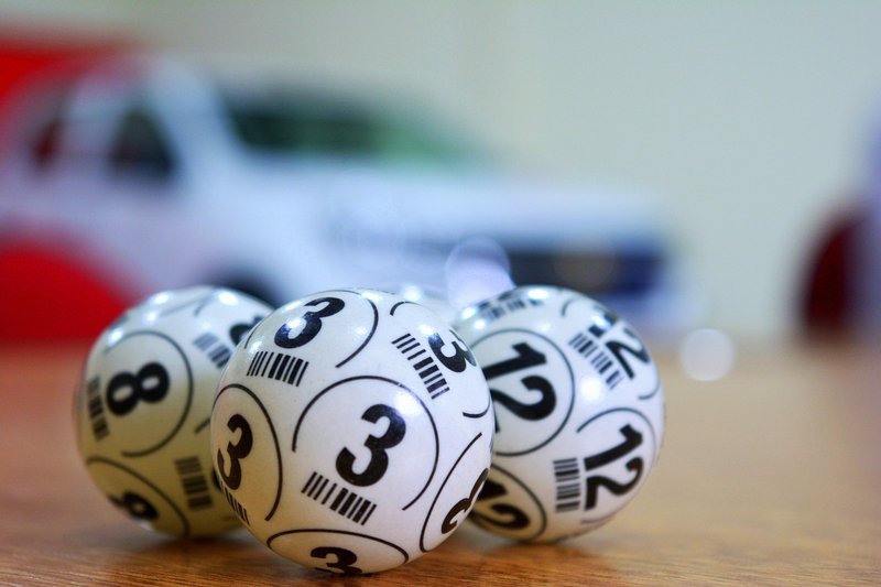 You are currently viewing Mari kita bahas bagaimana memilih situs taruhan bola online resmi yang menawarkan keuntungan maksimal bagi para pemain. Di era digital ini, taruhan bola online semakin populer, namun penting untuk berhati-hati dalam memilih platform. Situs yang terpercaya tidak hanya menawarkan beragam pilihan taruhan, tetapi juga memberikan odds mix parlay yang tinggi, bonus menarik bagi member baru, cashback menggiurkan, serta keamanan transaksi yang terjamin dengan enkripsi SSL.